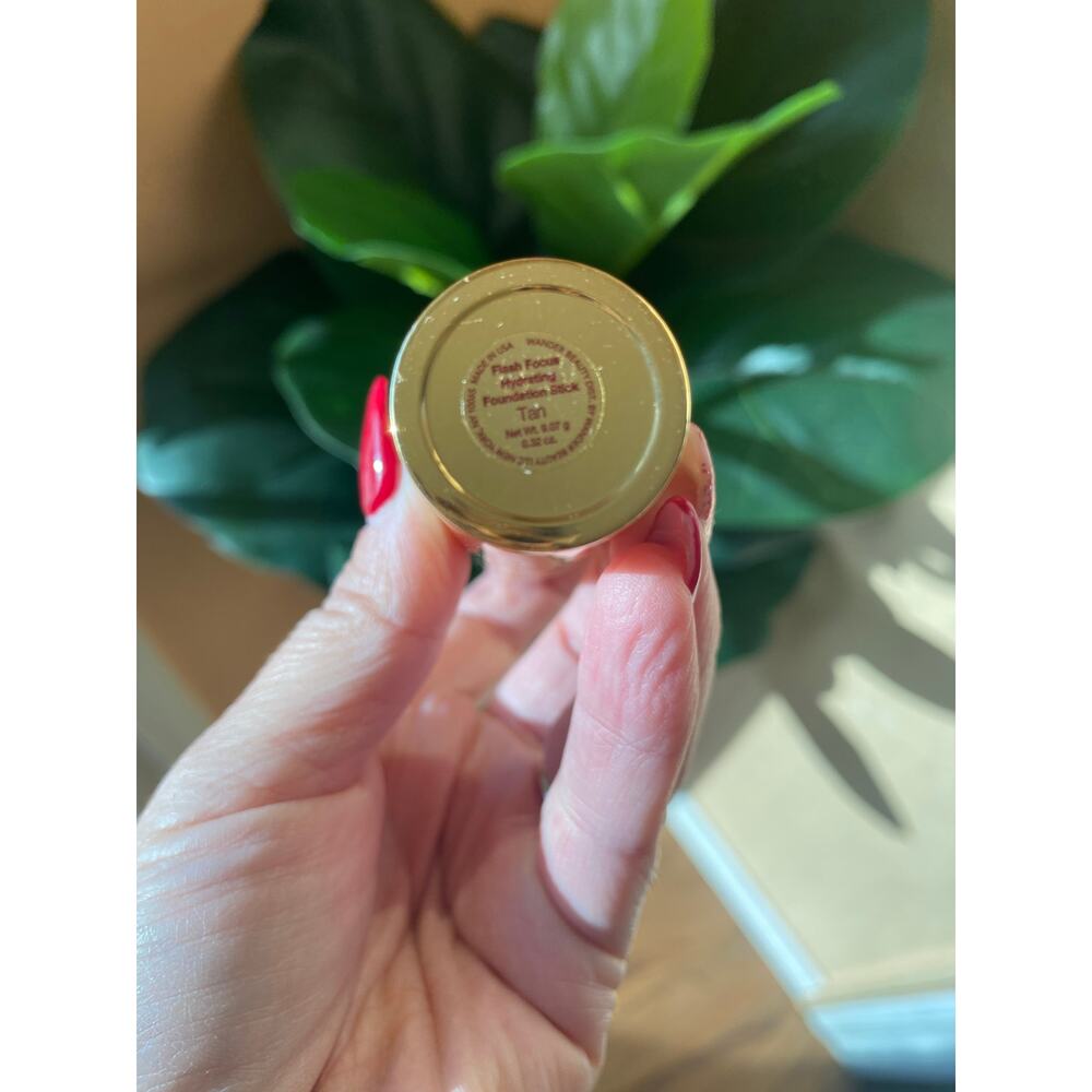 NEW Wander Beauty Flash Focus Hydrating Foundation Stick in Tan - Picture 6 of 6